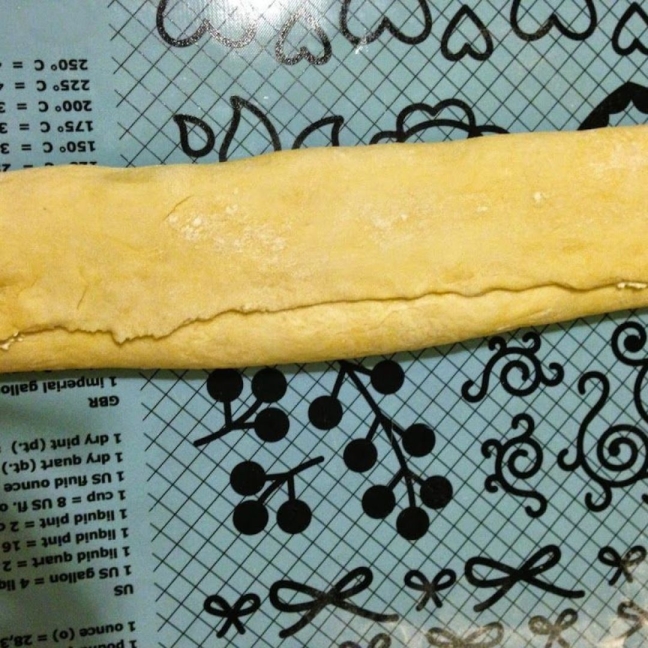 Zawijane bułki drożdżowe z serem