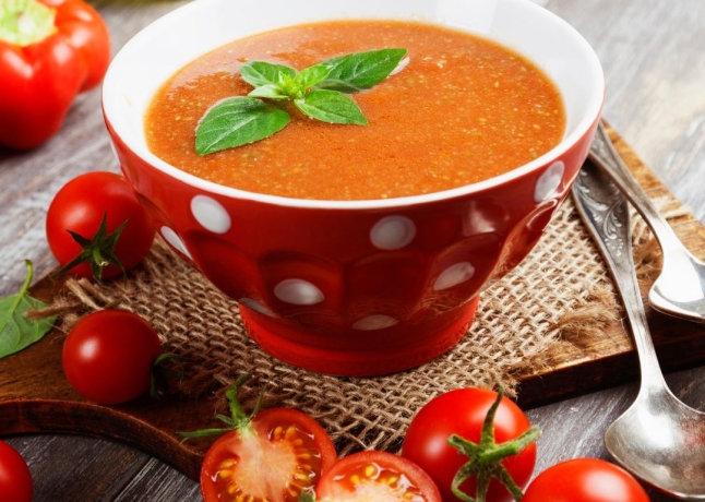 Bardzo prosta zupa pomidorowo – cukiniowa