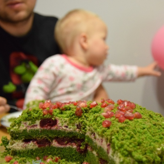 Zielony tort na roczek