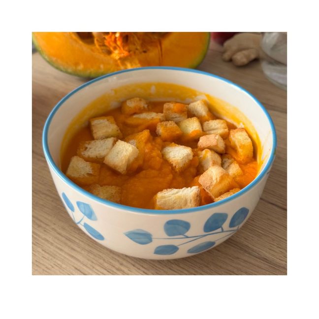 Zupa krem z dyni muscat z grzankami